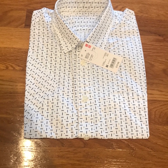 NWT Uniqlo printed short sleeve button down shirt - Picture 3 of 7